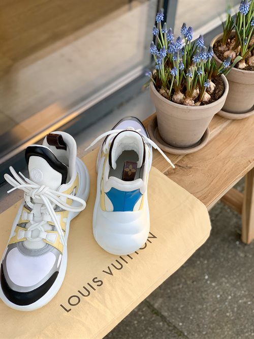 Louis Vuitton sneakers str 41